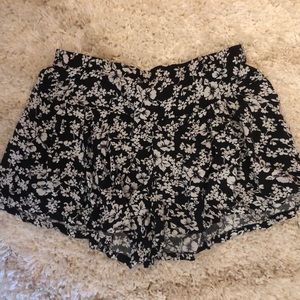 LA hearts design shorts